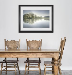 Il_habitait_seul_dans_l-une_des_maisons_blanches_showroom_encadree